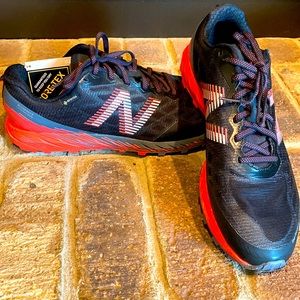 New Balance mens trail running shoes size 11 wide New in Box